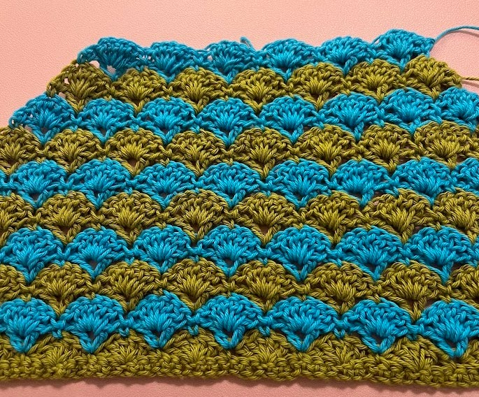 The full shell texture in teal and olive